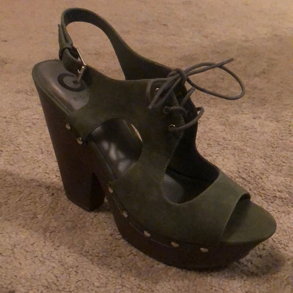 Hunter green guess heels